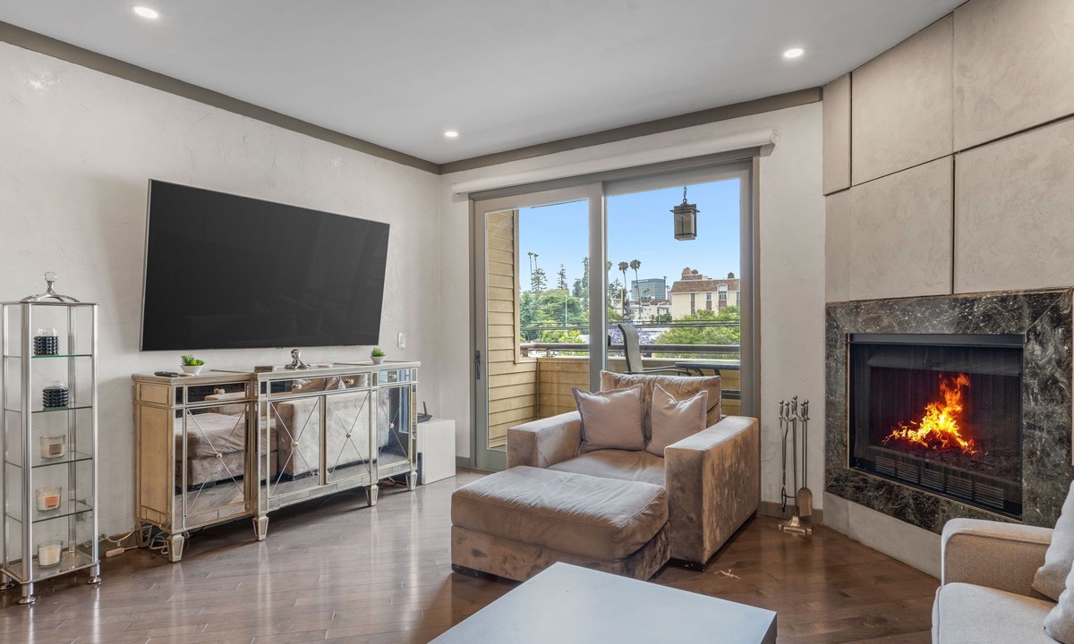 West Los Angeles Apartment | Stylish Westwood Condo | Near UCLA & Century City