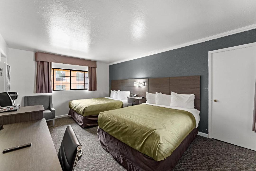 South Lake Tahoe Hotel | Econo Lodge Inn & Suites Heavenly Village Area