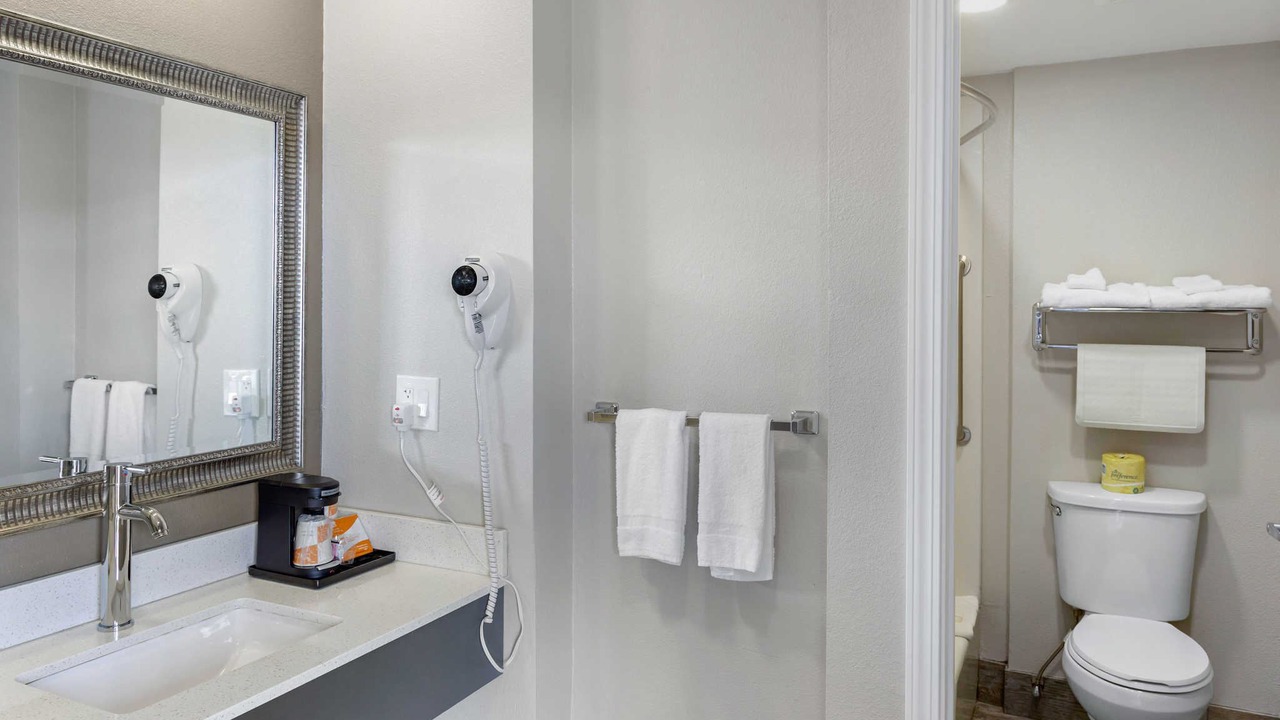 Photo of Bathroom in Kettleman City