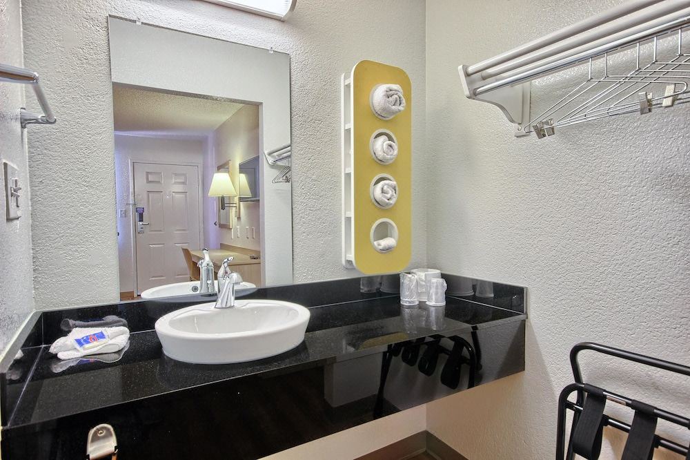 Photo of Bathroom in Raisin
