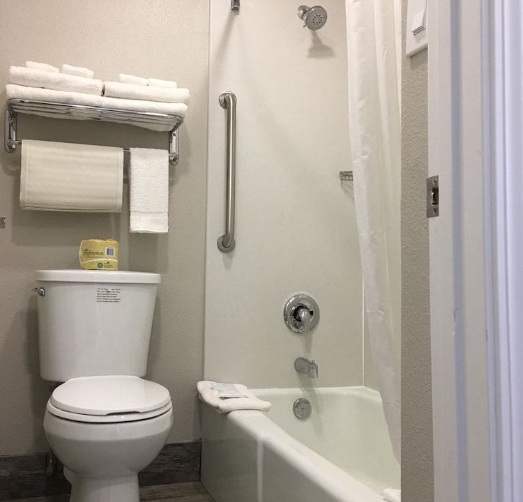 Photo of Bathroom in Kettleman City