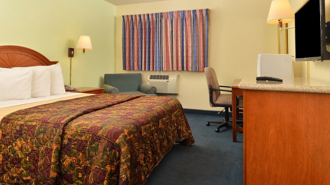 Photo of Bedroom in Delano