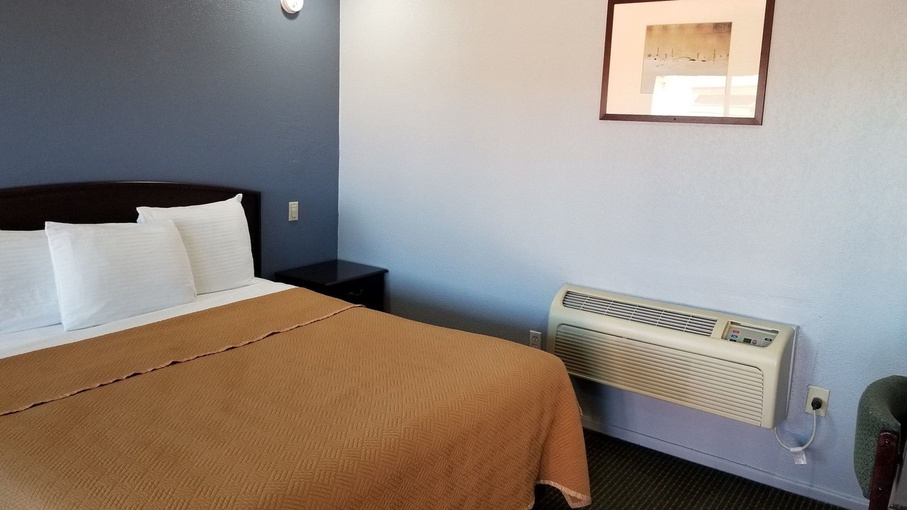 Photo of Bedroom in Barstow