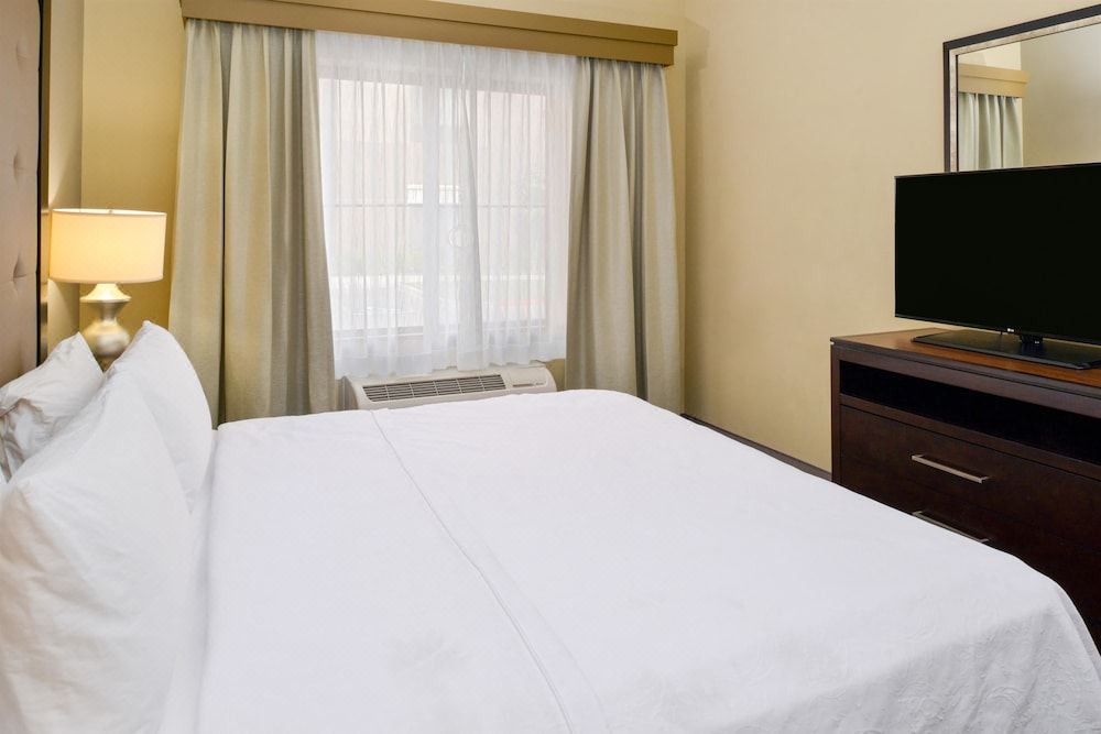 Photo of Bedroom in Raisin