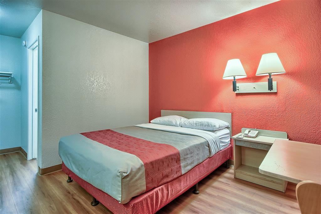 Photo of Bedroom in Raisin