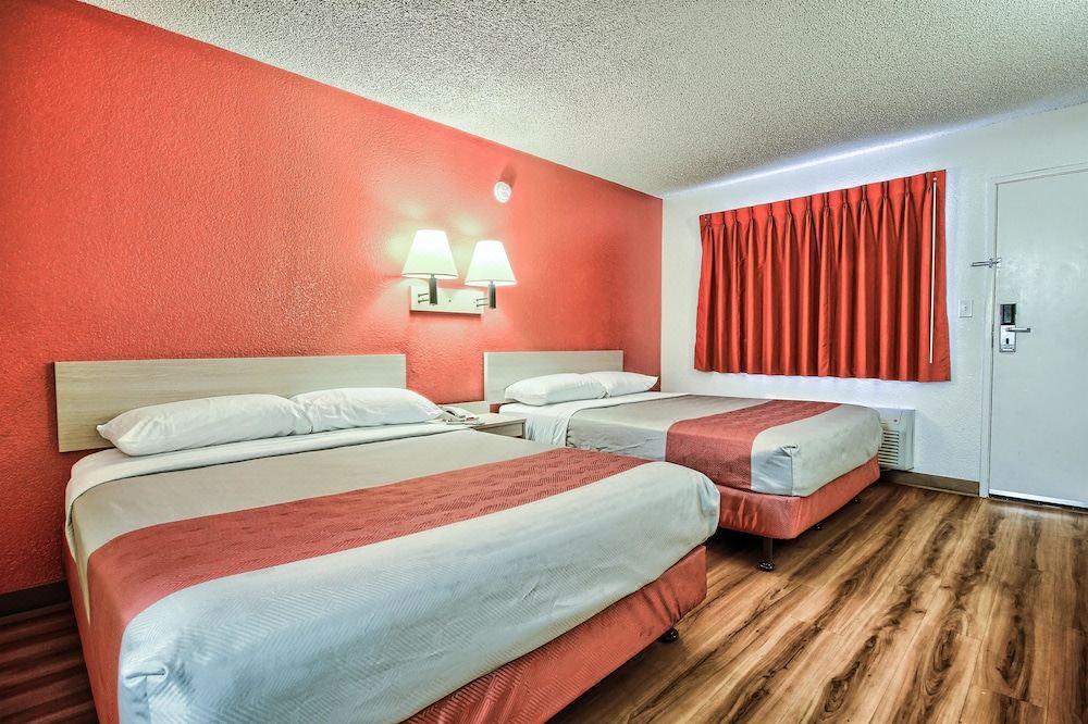 Photo of Bedroom in Raisin