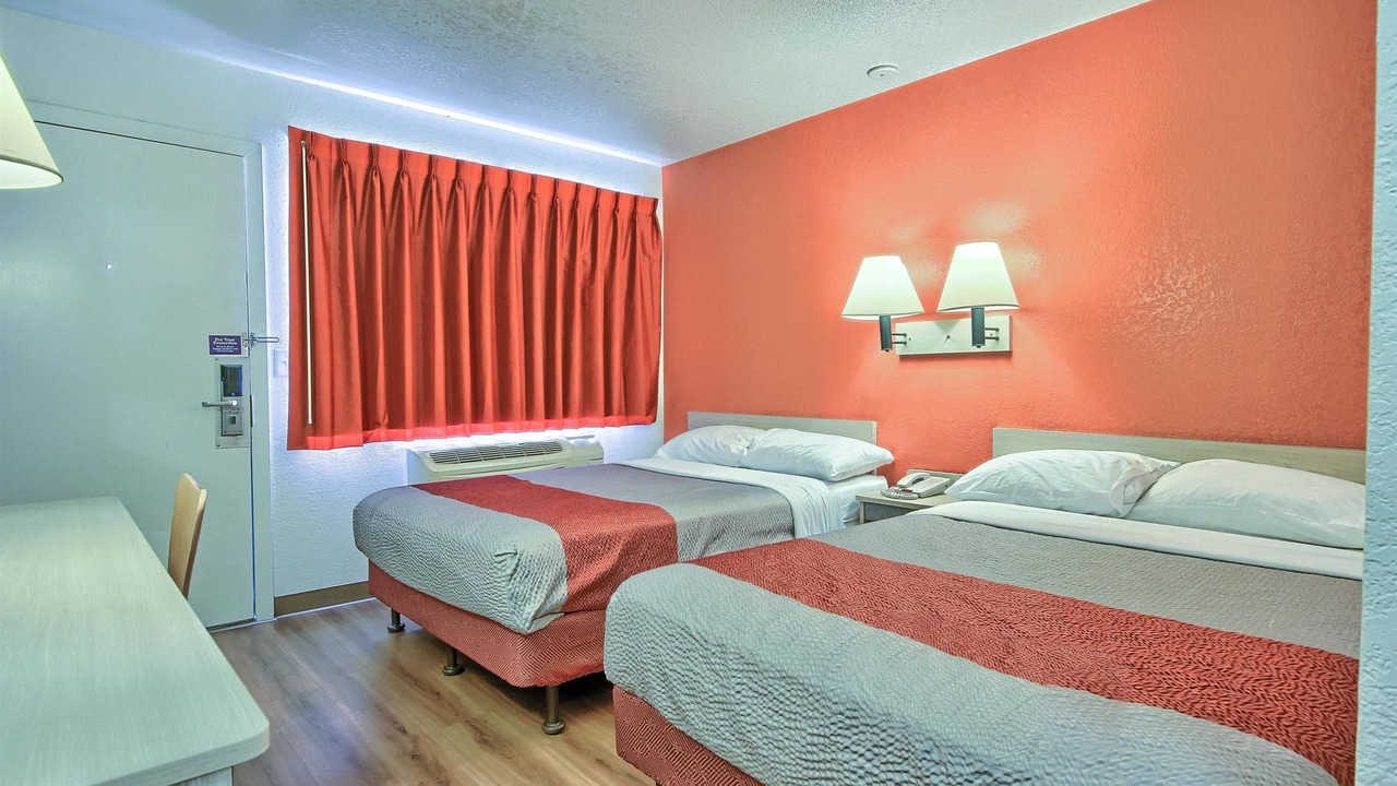 Photo of Bedroom in Raisin