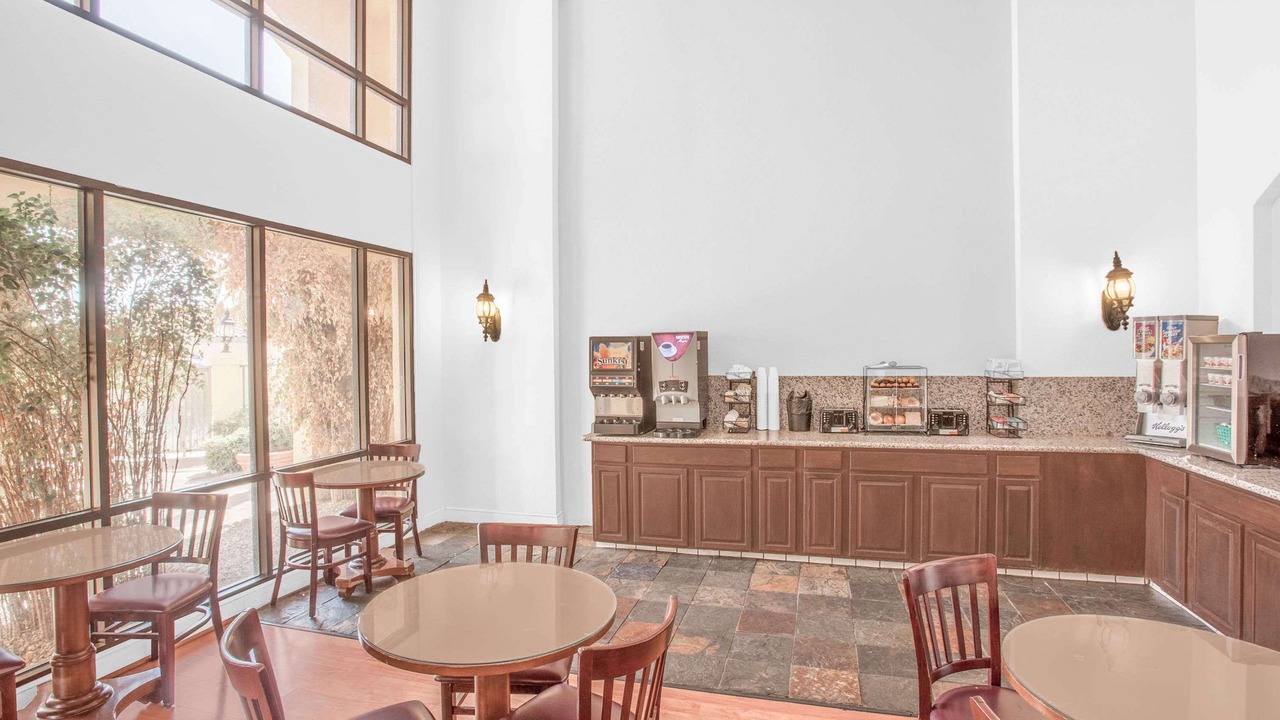 Photo of Livingroom in Barstow