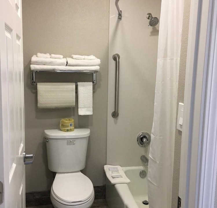 Photo of Bathroom in Kettleman City