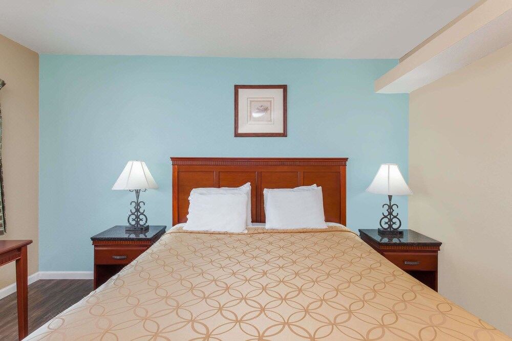 Photo of Bedroom in Midway District