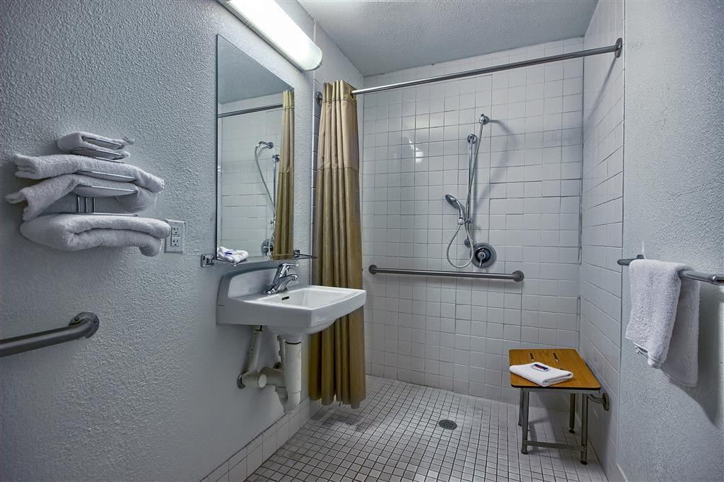 Photo of Bathroom in Raisin