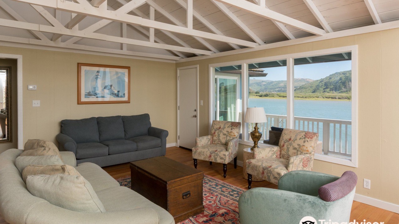 Photo of Livingroom in Jenner