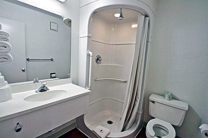 Photo of Bathroom in Raisin