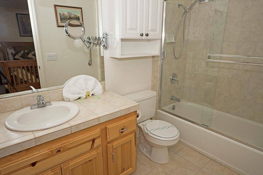 Photo of Bathroom in Bijou Park