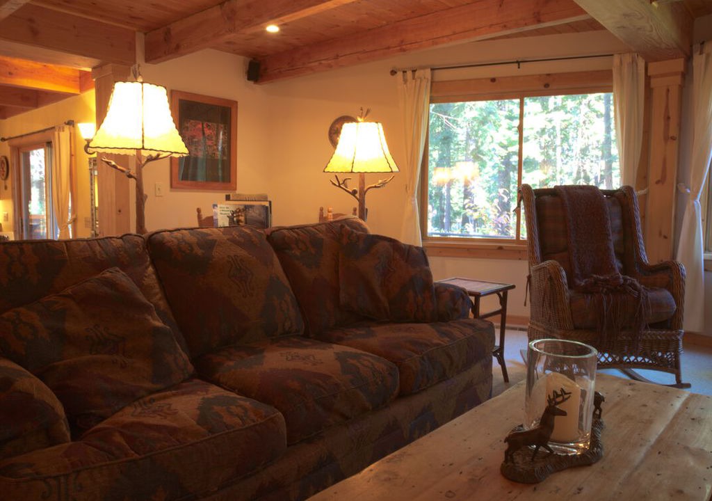 Photo of Livingroom in Tahoe Pines