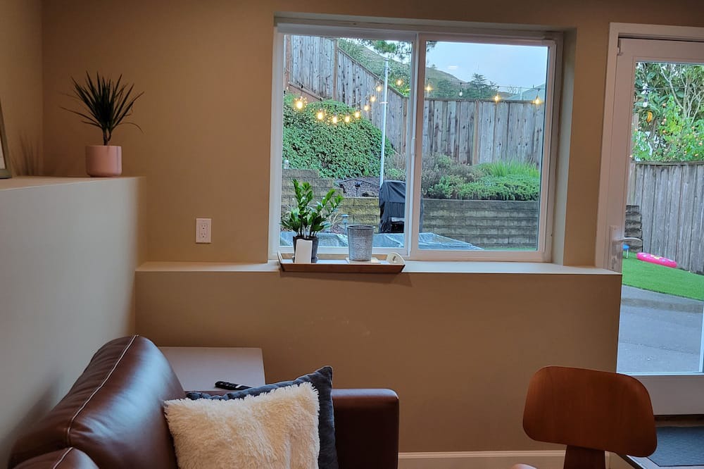 Photo of Livingroom in Clarendon Heights