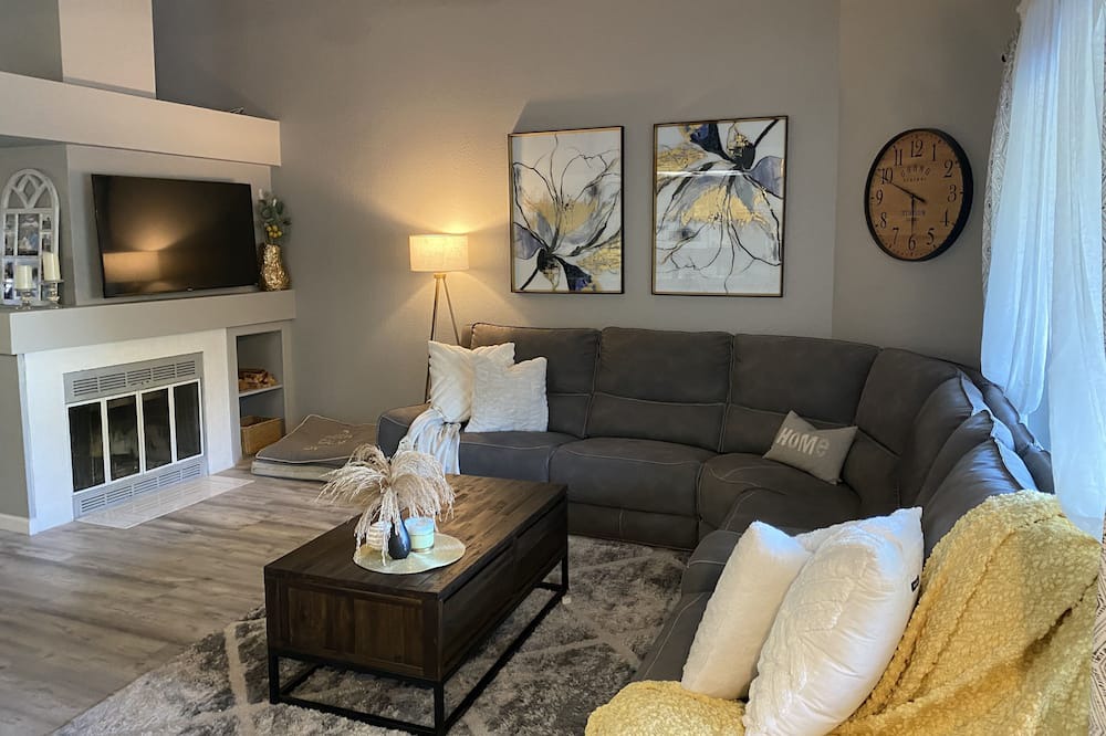 Photo of Livingroom in Roseville
