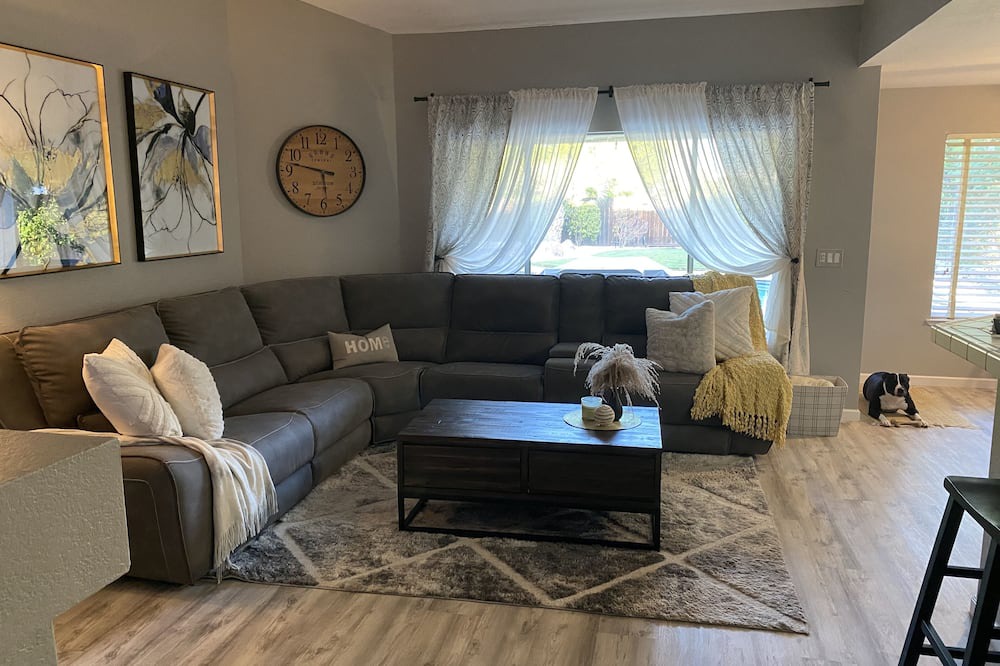 Photo of Livingroom in Roseville