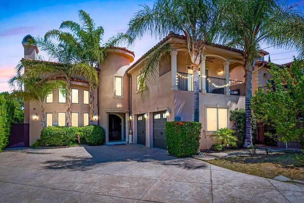 Photo of Others in Tarzana