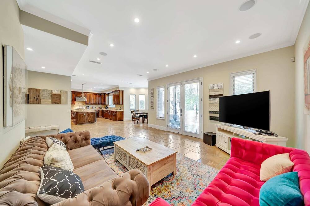 Photo of Others in Tarzana