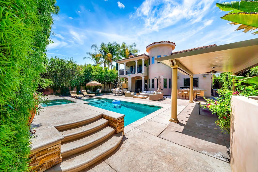 Photo of Outdoor in Tarzana