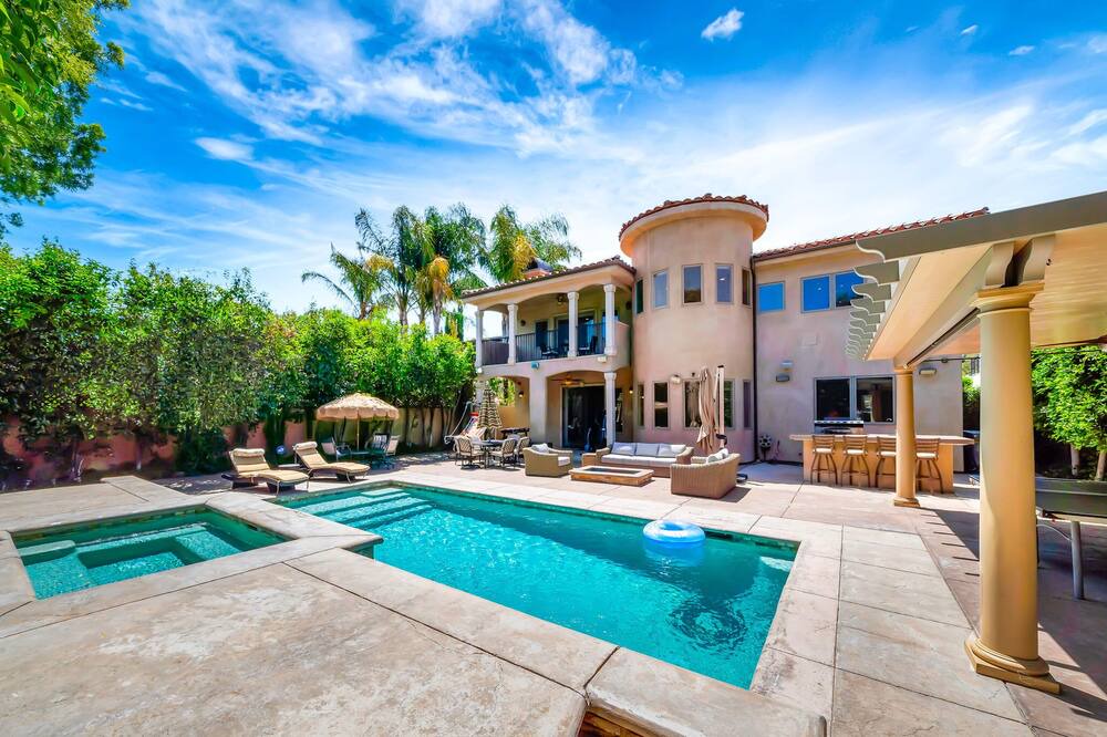 Photo of Outdoor in Tarzana