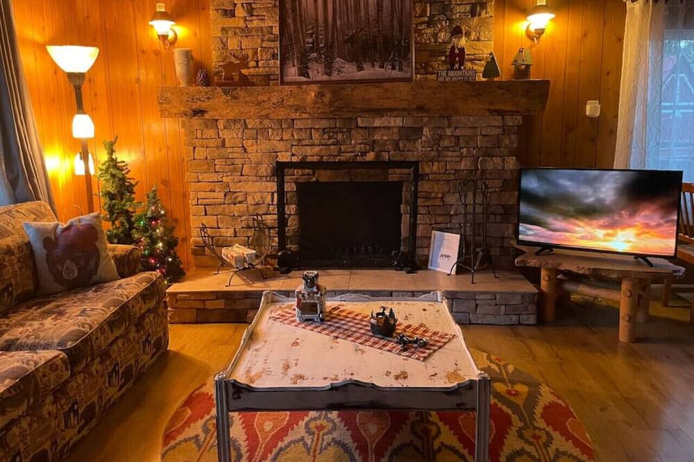 Photo of Bedroom in Wrightwood