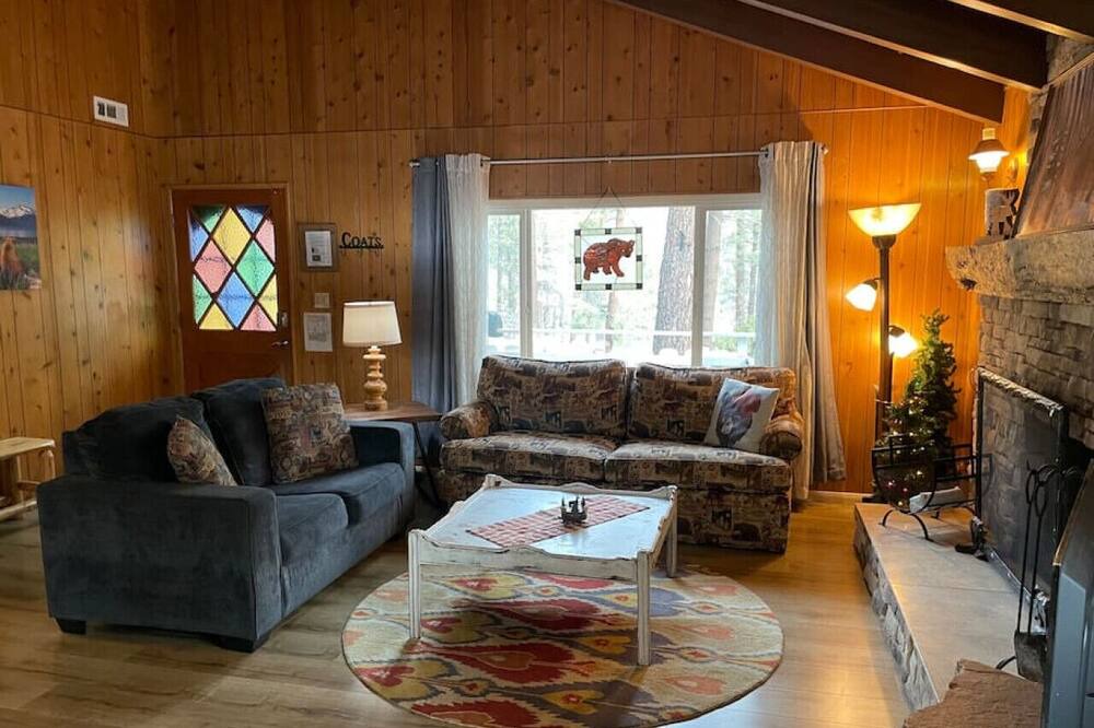 Photo of Bedroom in Wrightwood