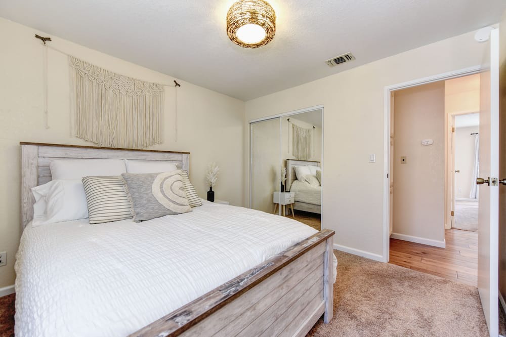 Photo of Bedroom in Orangevale