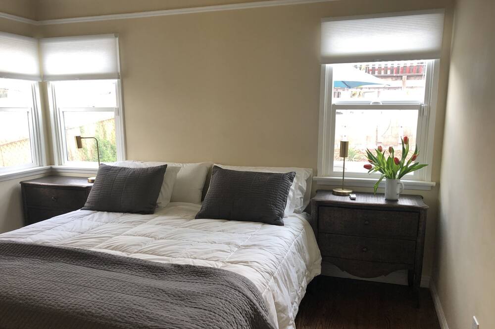 Photo of Bedroom in Los Angeles