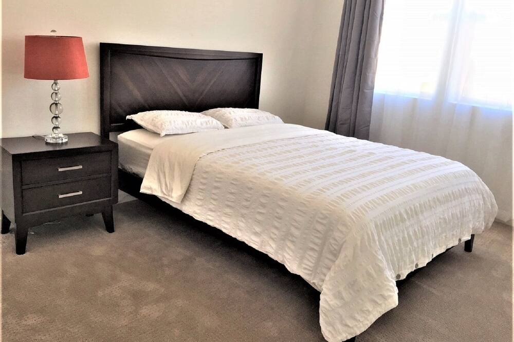 Photo of Bedroom in Lake Forest