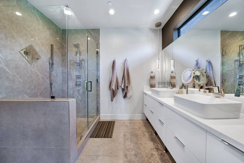 Photo of Bathroom in Tarzana