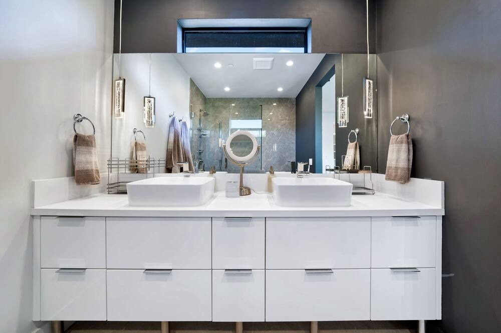 Photo of Bathroom in Tarzana