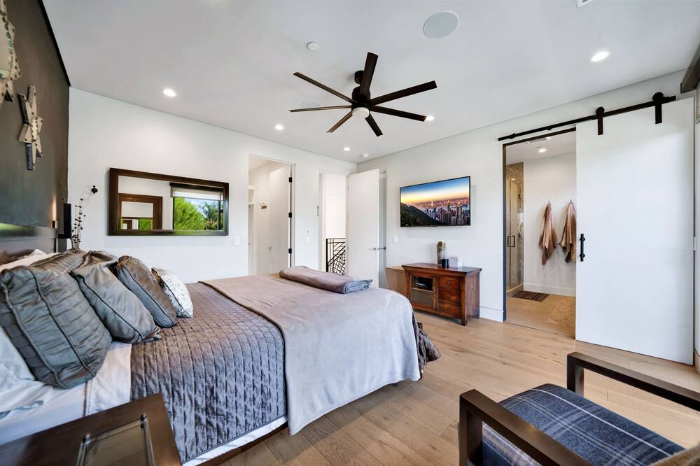 Photo of Bedroom in Tarzana