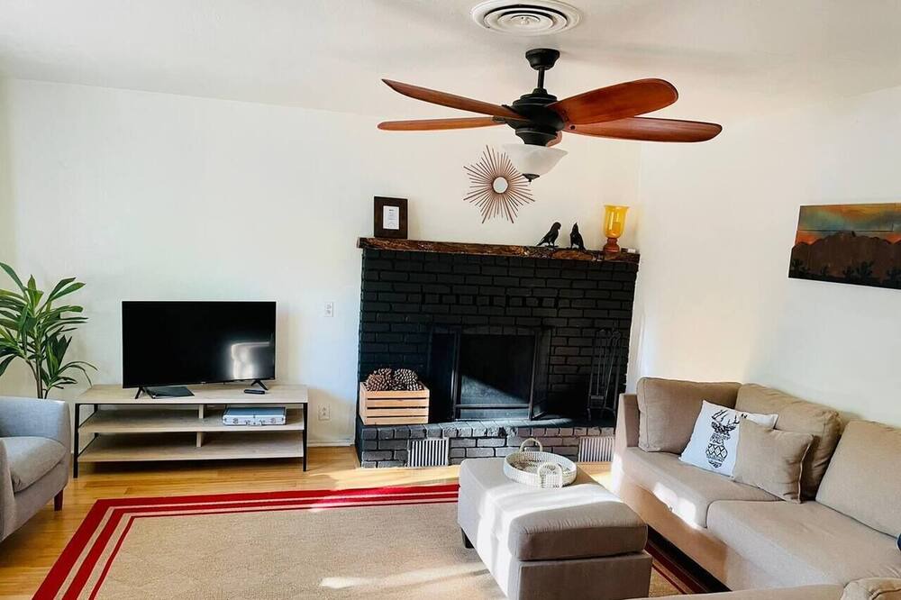 Photo of Livingroom in Kernville