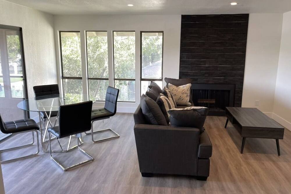 Photo of Livingroom in Antioch