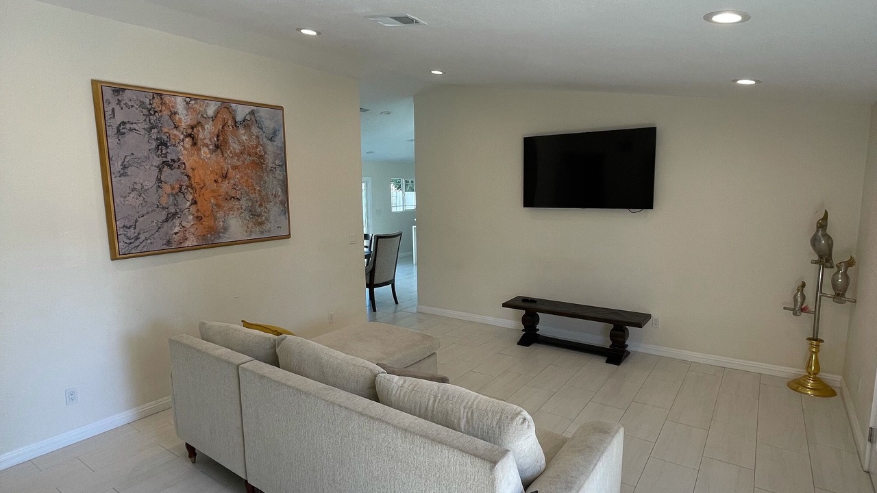 Photo of Livingroom in Bell Gardens