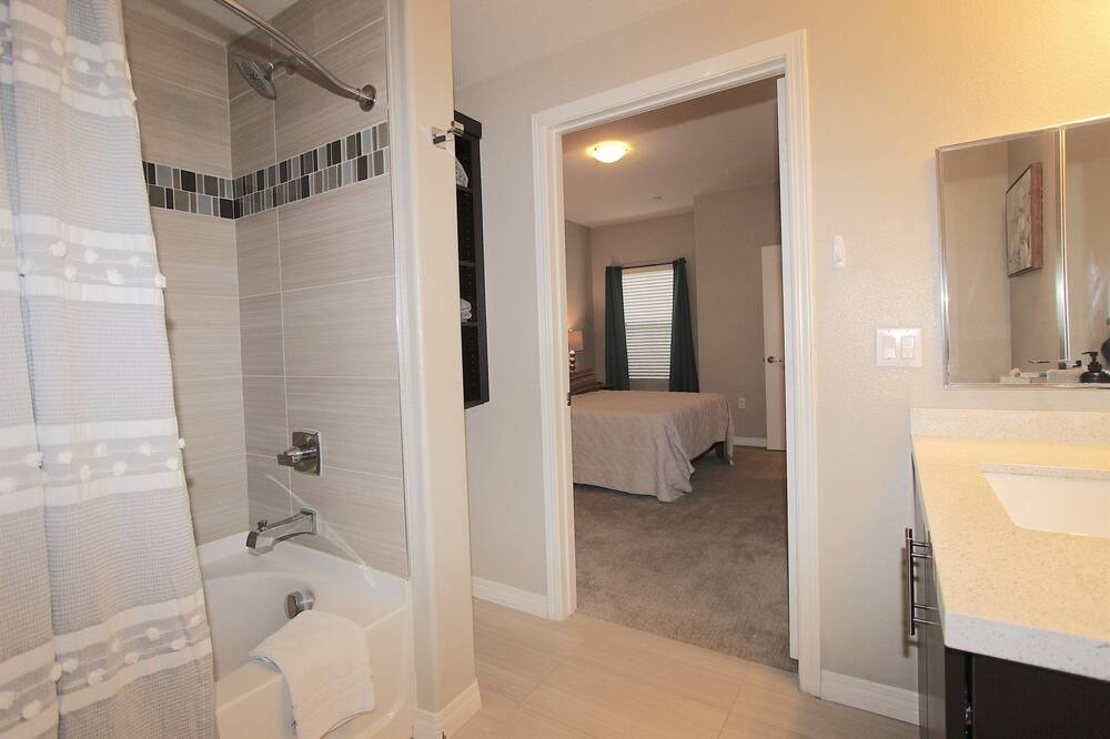 Photo of Bathroom in Pacific Highlands Ranch