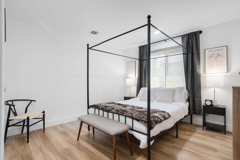 Photo of Bedroom in Sunland-Tujunga