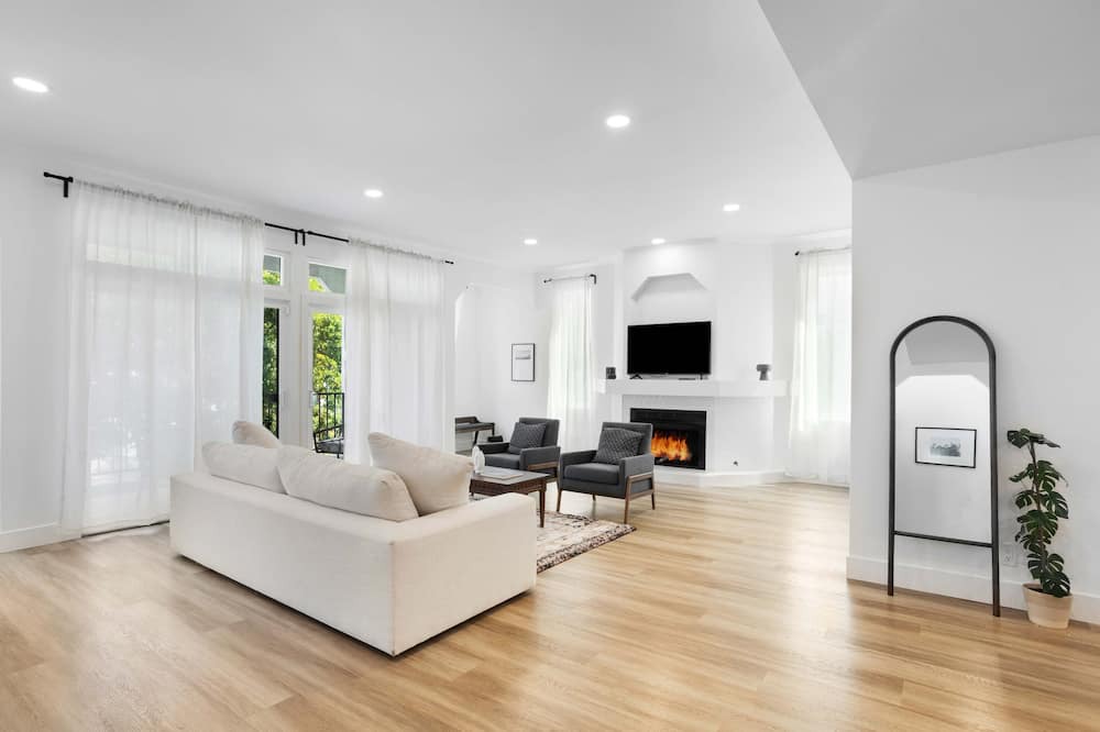 Photo of Livingroom in Sunland-Tujunga