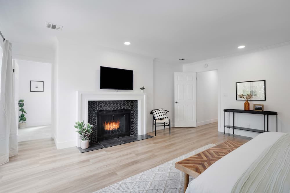Photo of Bedroom in Sunland-Tujunga