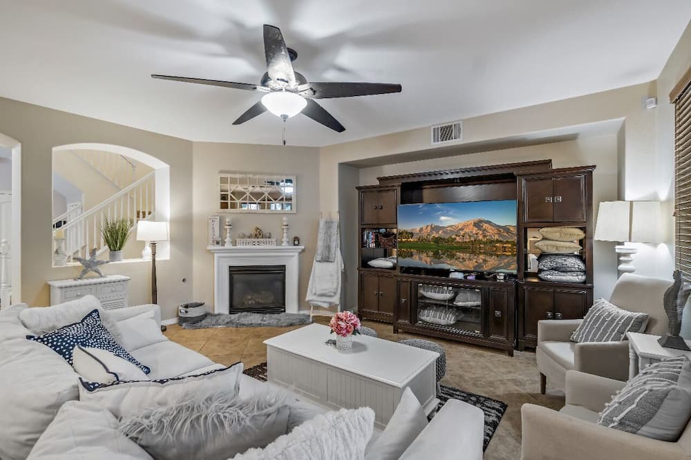 Photo of Livingroom in Lake Elsinore