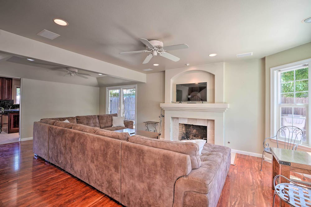 Photo of Livingroom in South Natomas