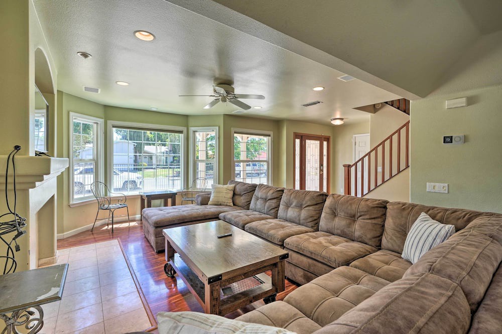 Photo of Livingroom in South Natomas