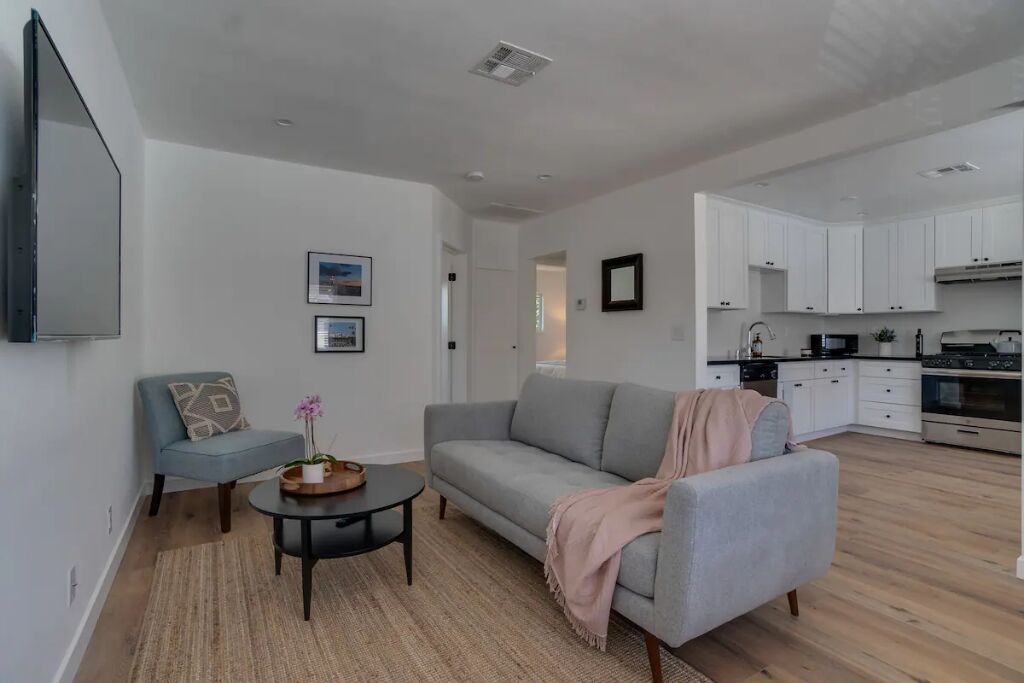 Photo of Livingroom in North Central