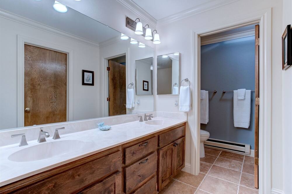 Photo of Bathroom in Plumas Eureka Estates