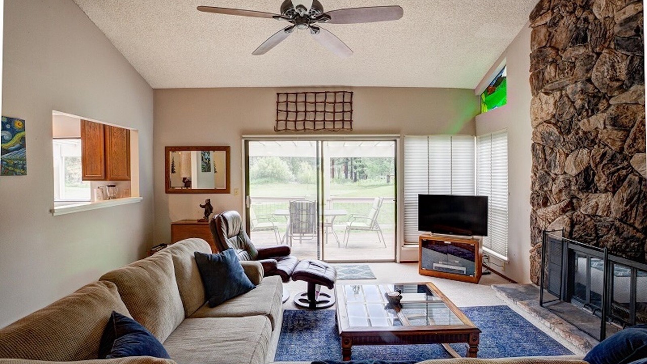 Photo of Livingroom in Plumas Eureka Estates