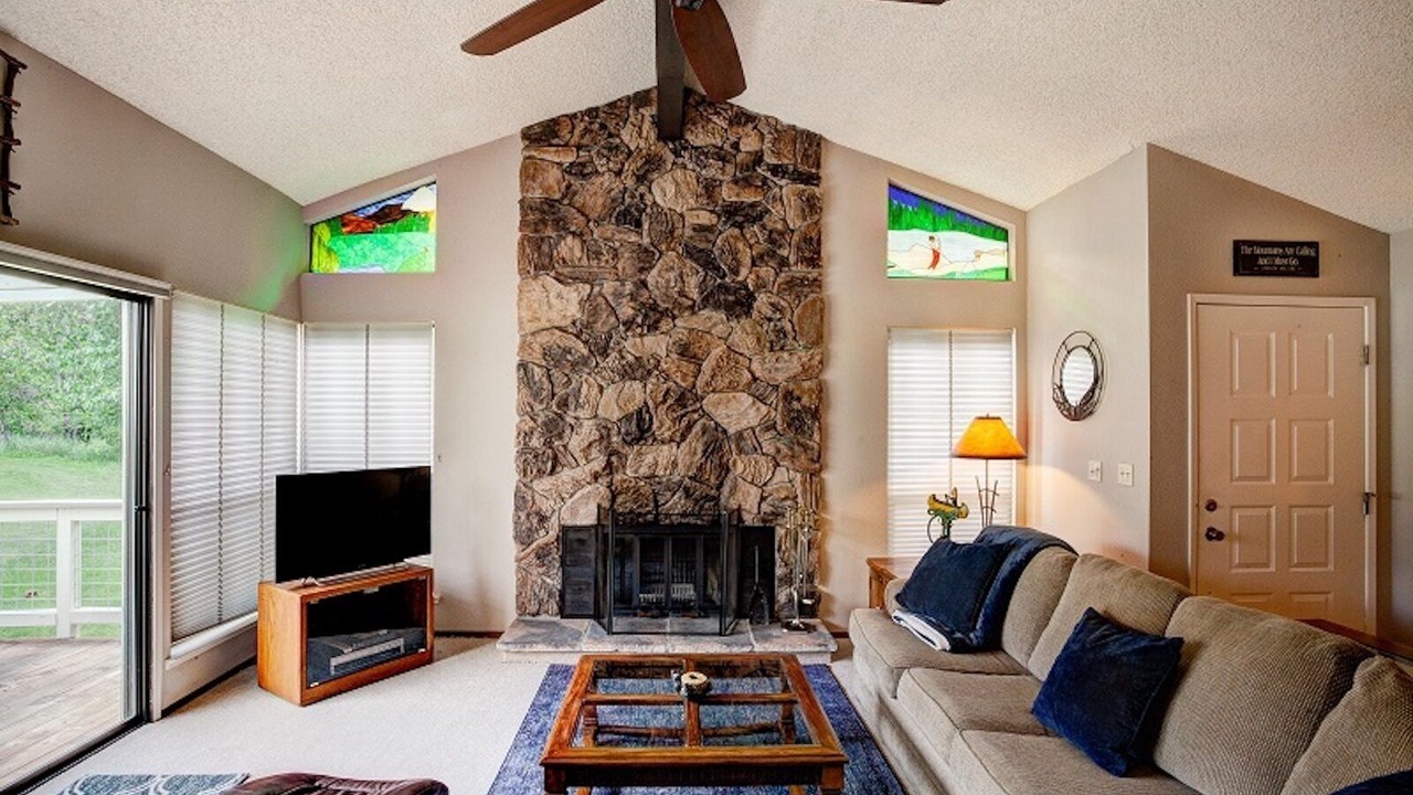 Photo of Livingroom in Plumas Eureka Estates