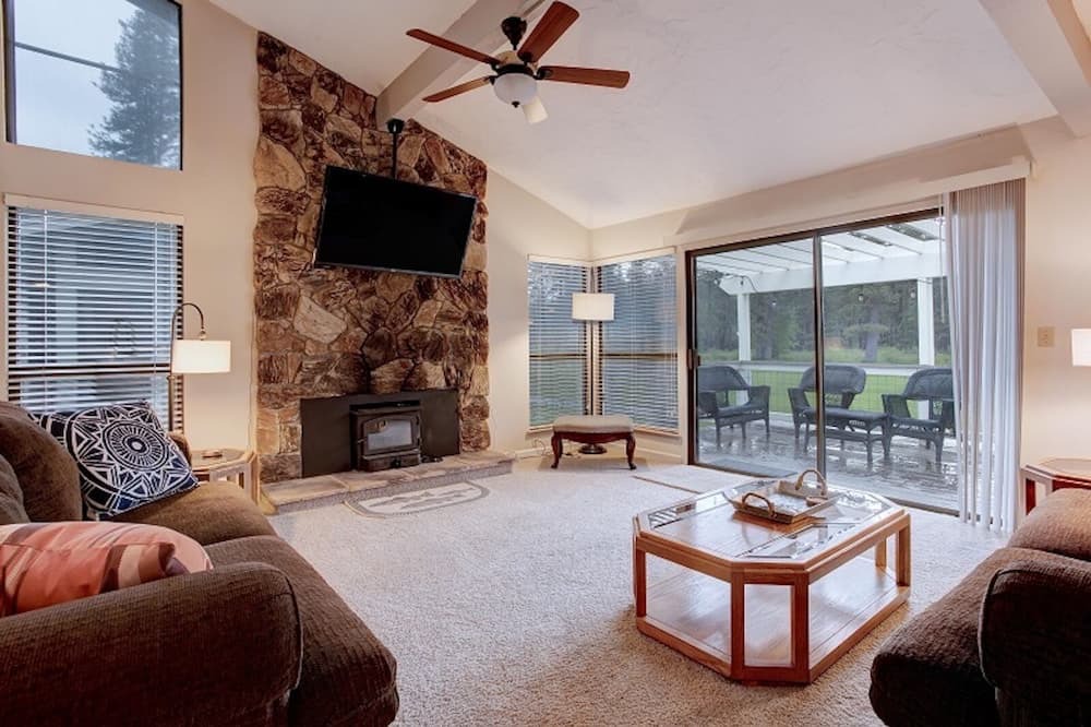 Photo of Bedroom in Plumas Eureka Estates