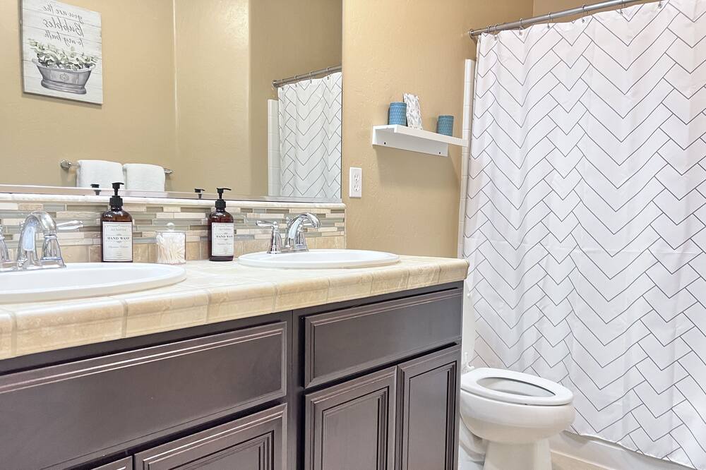 Photo of Bedroom in Raisin